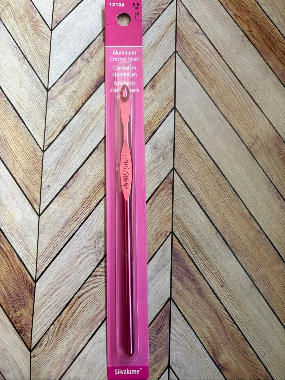 NIP Susan Bates Silvalume Pink Aluminum Crochet Hook - 5.5mm